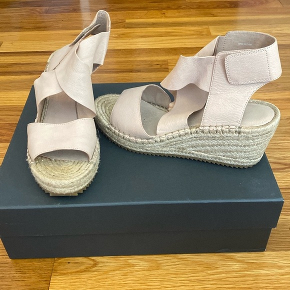 Eileen Fisher Women’s Cream Wedge Sandals Size 8.5 - Picture 1 of 7